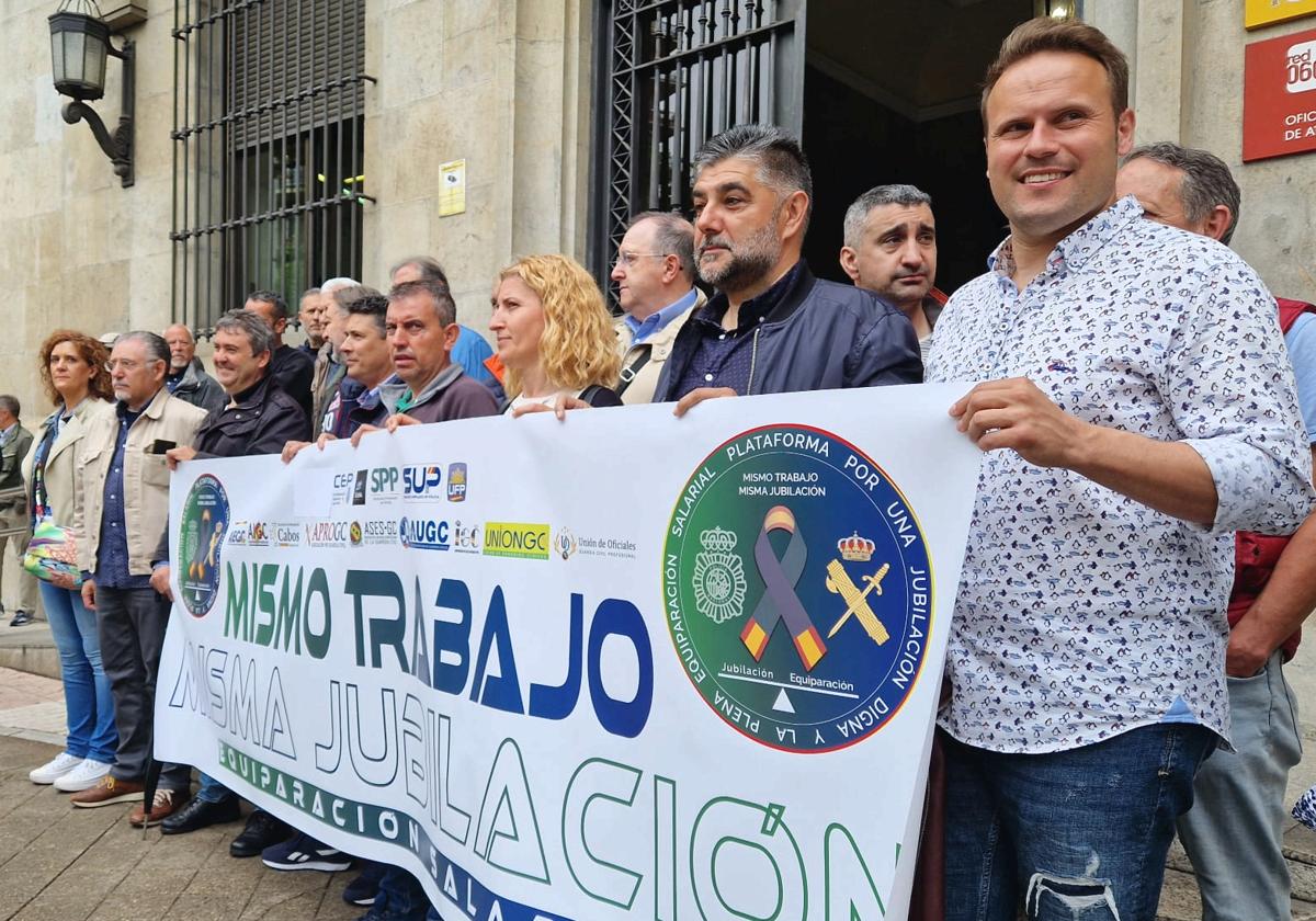 Policías nacionales y guardias civiles se concentran en León por una